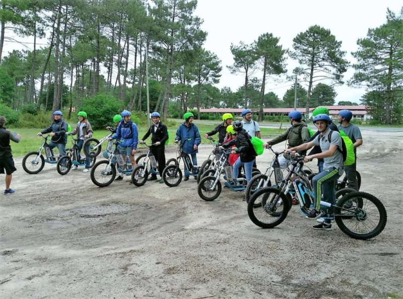 un groupe au départ de leur activité sur le bassin d'Arcachon